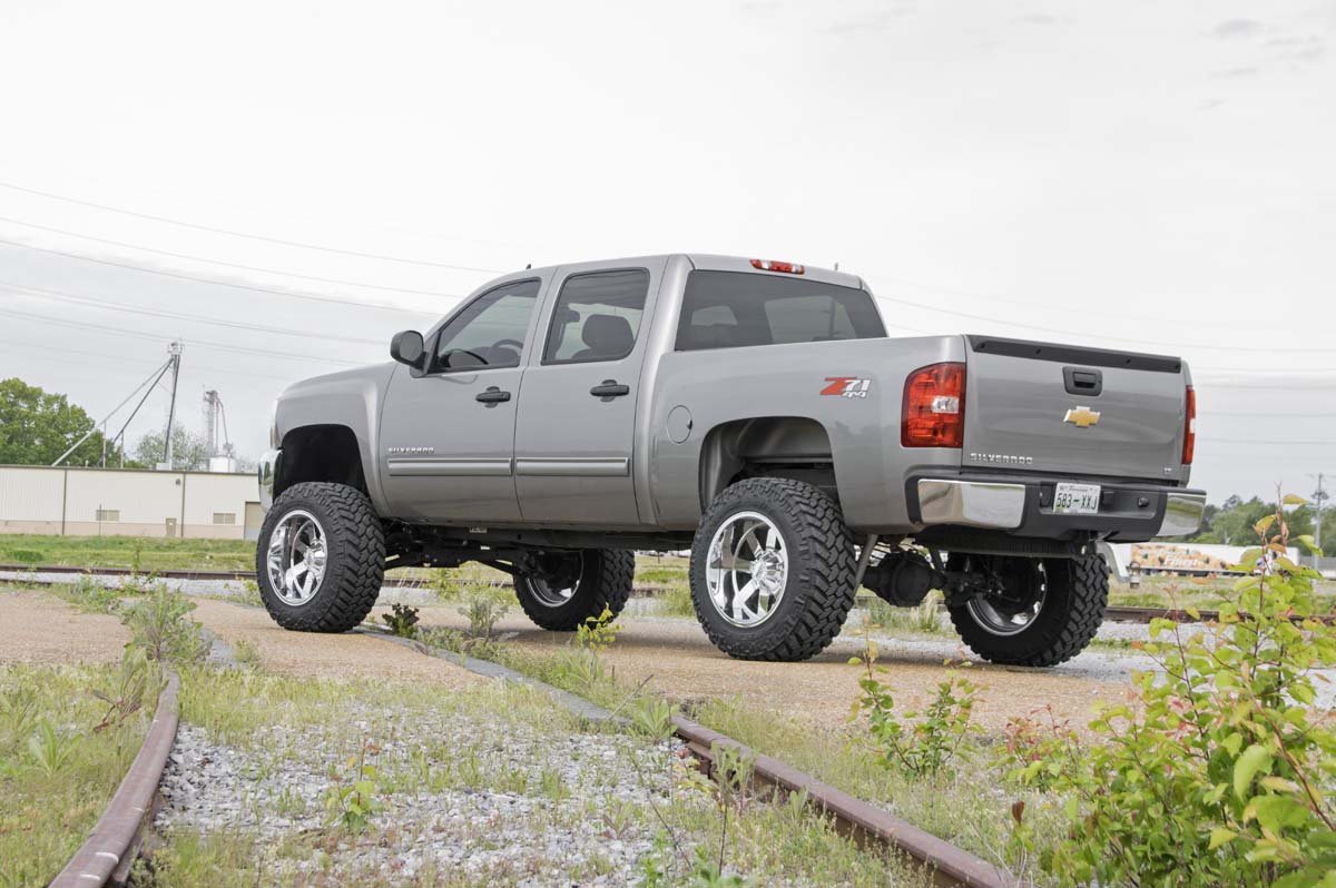 7.5 Inch Lift Kit M1 Struts/M1 Silverado/Sierra 1500 4WD (07-13) Rough Country