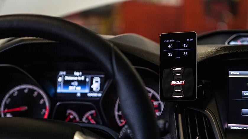 Air Lift 3P System 3/8" air line display showing pressure settings inside a vehicle's dashboard.