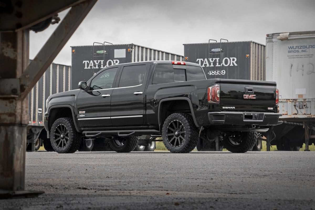 3.5 Inch Lift Kit UCA M1 Struts Silverado/Sierra 1500 (07-13) Rough Country