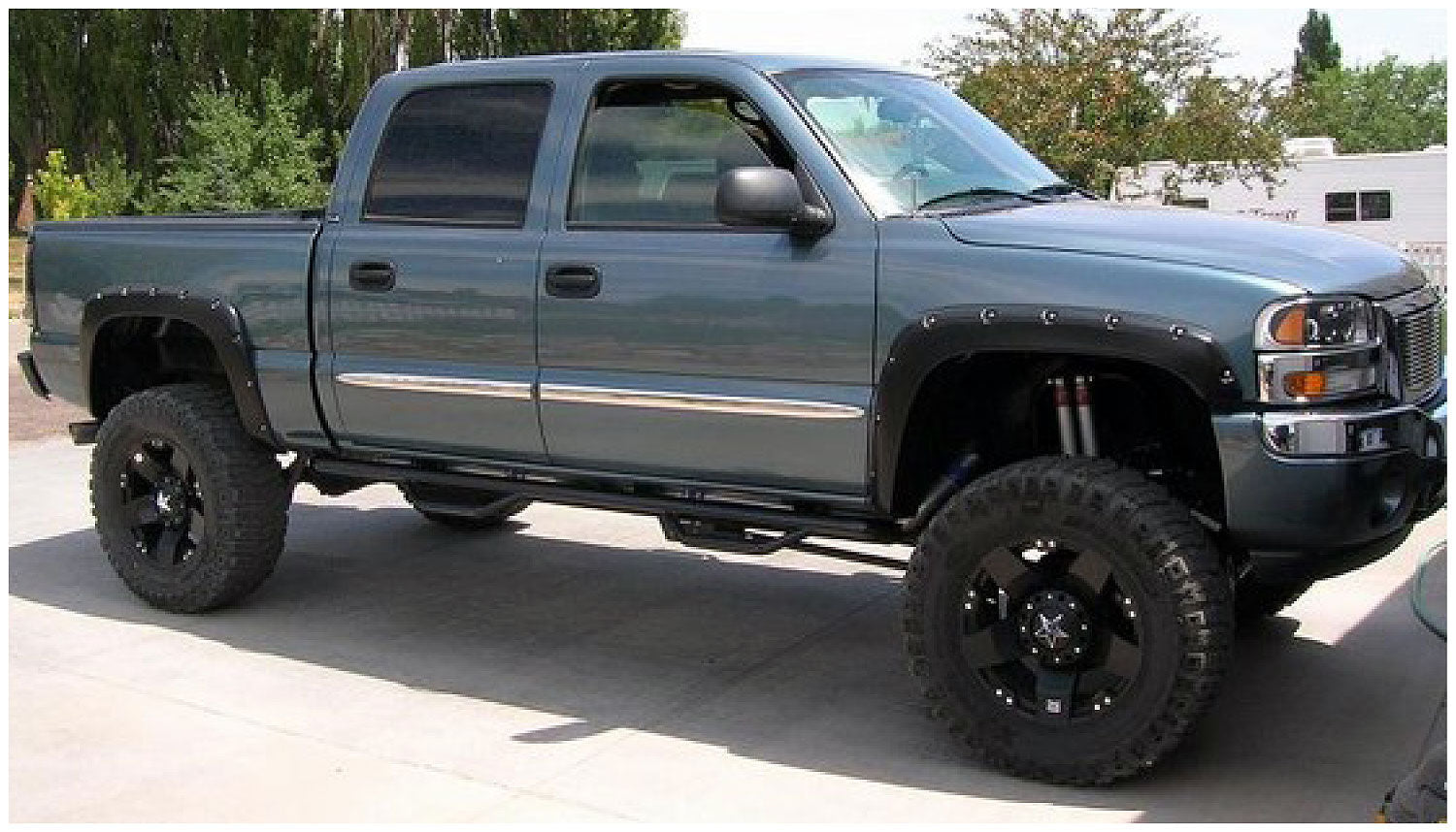 Pocket Style Fender Flare 4 PC Set For 1999-2007 Silverado 1500/1500 HD/2500/2500 HD/3500, Sierra 1500/1500 Classic/2500 HD/2500 HD Classic/3500/3500 Classic Husky Liners