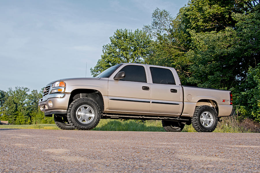 1.5-2 Inch Lift Kit M1 Silverado/Sierra 1500 4WD (1999-2006 & Classic) Rough Country