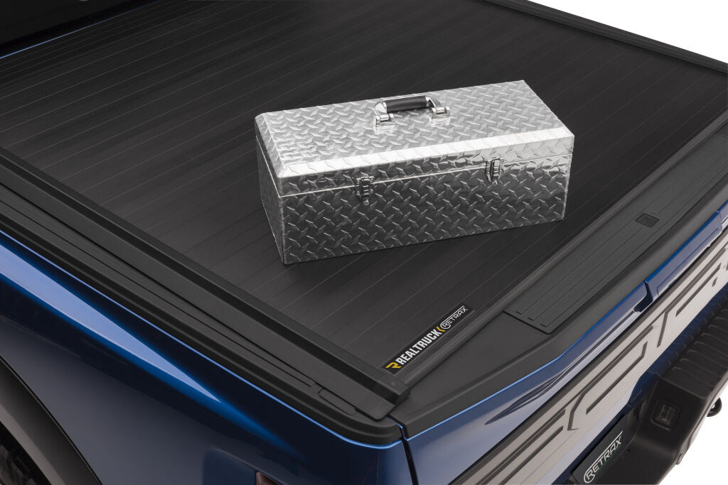 Retrax IX Tonneau Cover 2014-2018 Silverado/Sierra 5' 9 inch Bed