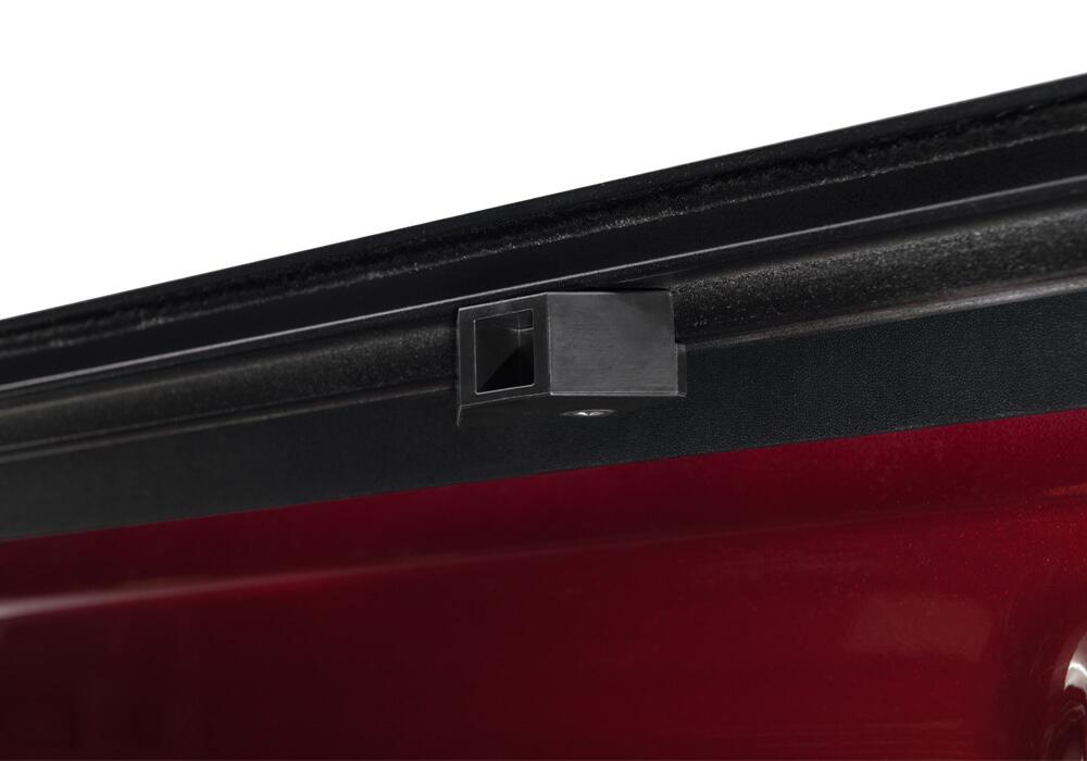 Retrax IX Tonneau Cover 2016-2024 Nissan Titan King Cab 6' 6 inch Bed with or without Utili-Track System