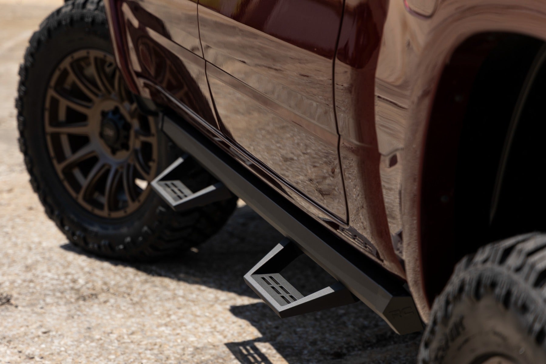 SRL2 Adj Aluminum Step Crew Cab Ram 1500 (19-26)/1500 TRX (21-24) Rough Country