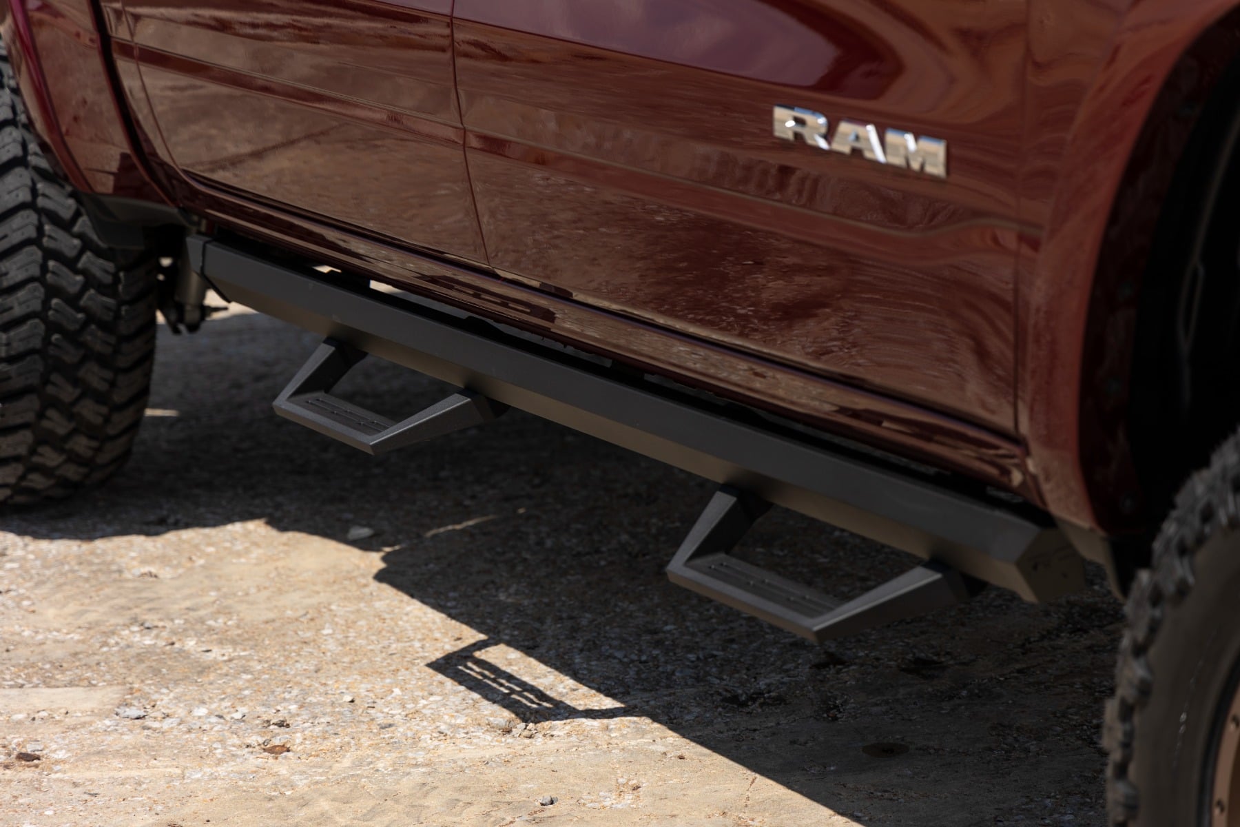 SRL2 Adj Aluminum Step Crew Cab Ram 1500 (19-26)/1500 TRX (21-24) Rough Country