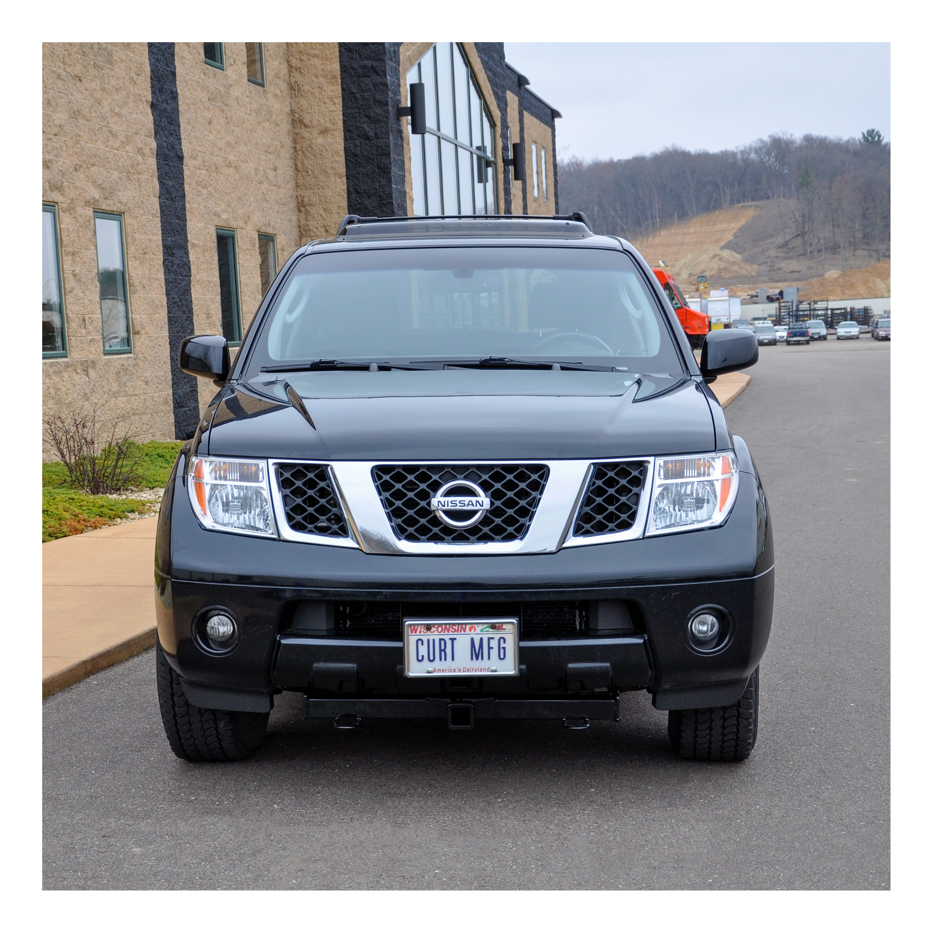 CURT 2-Inch Front Receiver Hitch, Select Nissan Frontier, Pathfinder, Suzuki Equator Model 31241