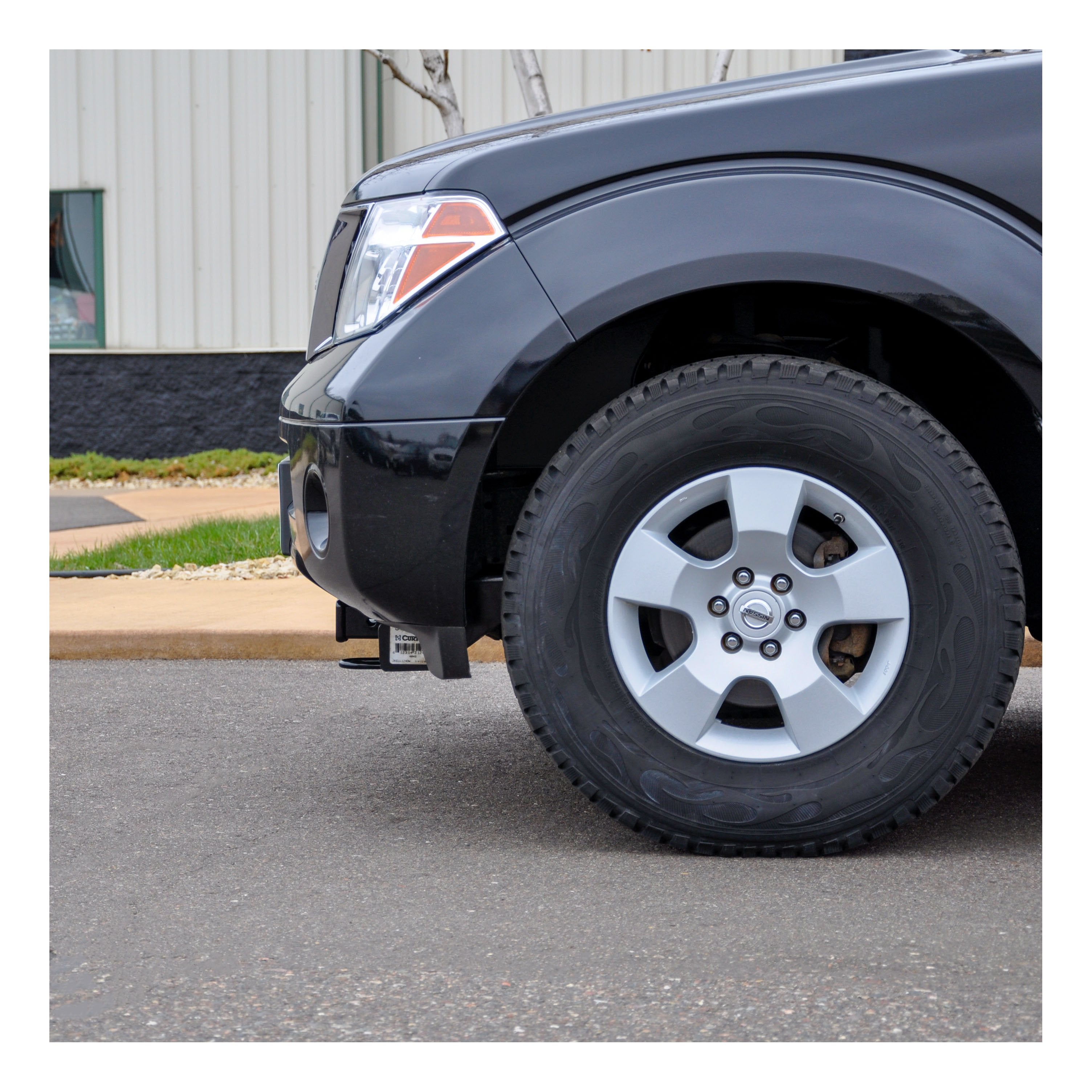 CURT 2-Inch Front Receiver Hitch, Select Nissan Frontier, Pathfinder, Suzuki Equator Model 31241