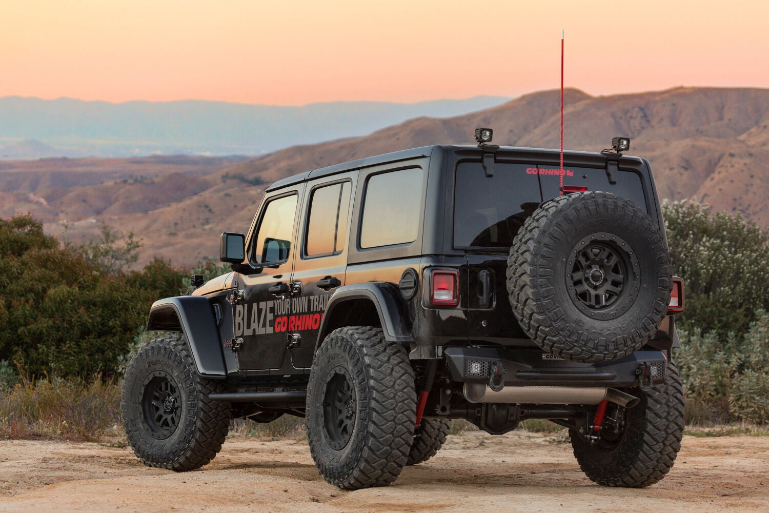 Rockline Rear Stubby Bumper Textured Black 2018-2026 Jeep Wrangler Go Rhino