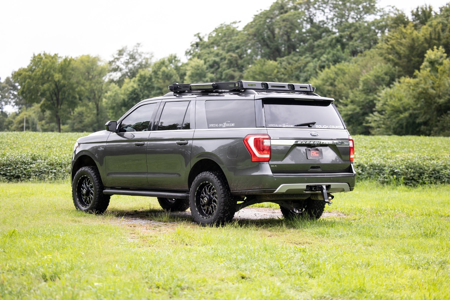 3 Inch Lift Kit UCA Ford Expedition 4WD (2018-2024) Rough Country