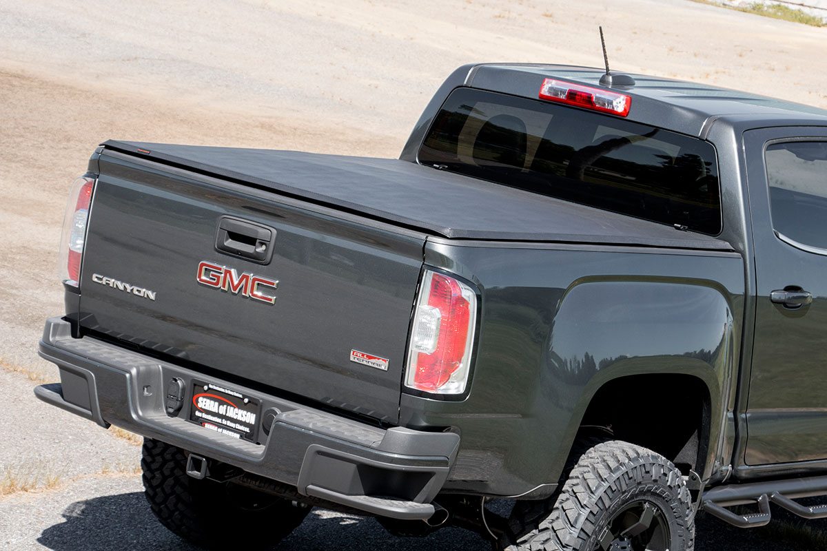Soft Tri-Fold Bed Cover 5 Foot Bed Chevy/GMC Canyon/Colorado 2WD/4WD (15-22) Rough Country