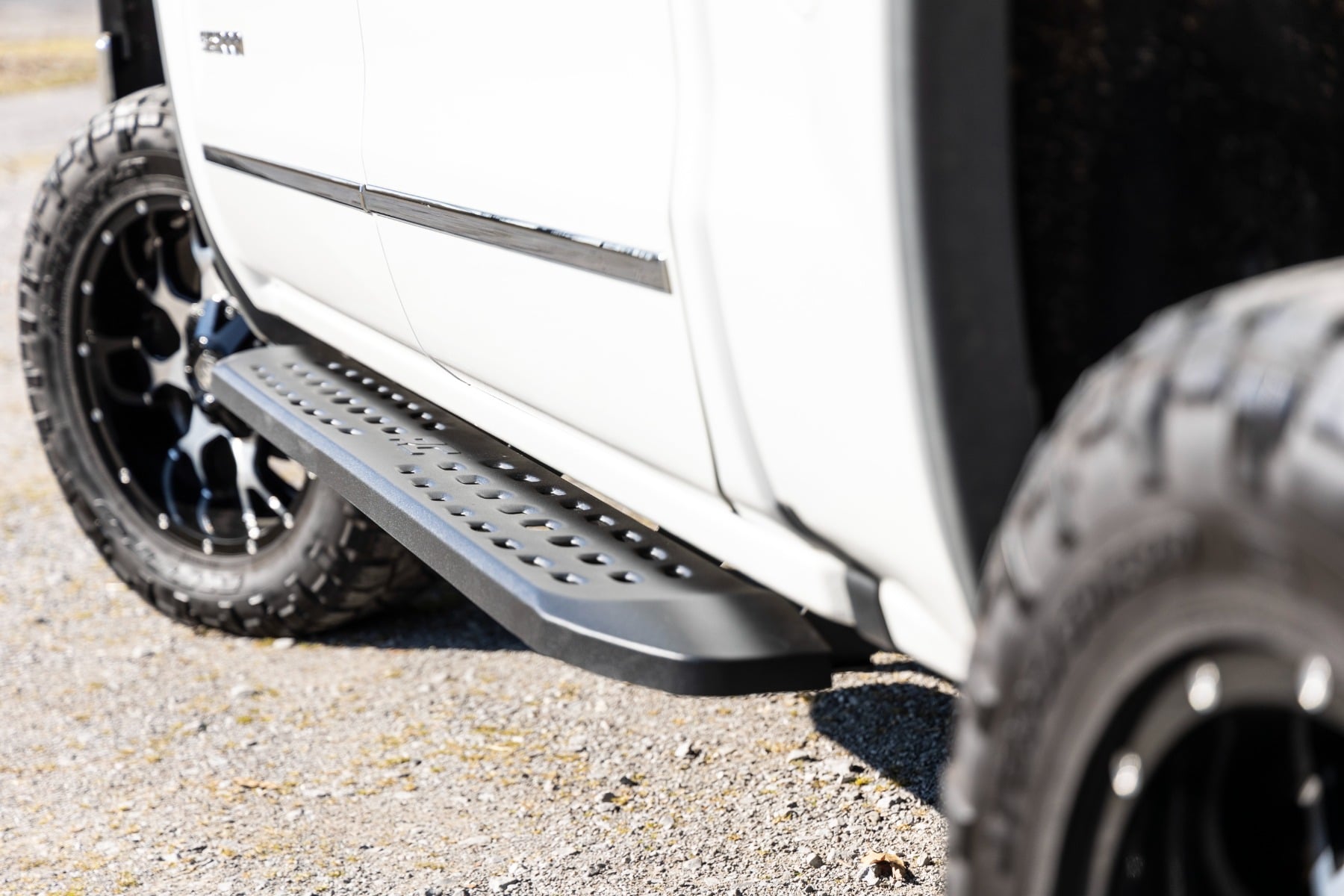 RPT2 Running Boards Crew Cab Silverado/Sierra 1500/2500HD/3500HD (07-18 & Classic) Rough Country