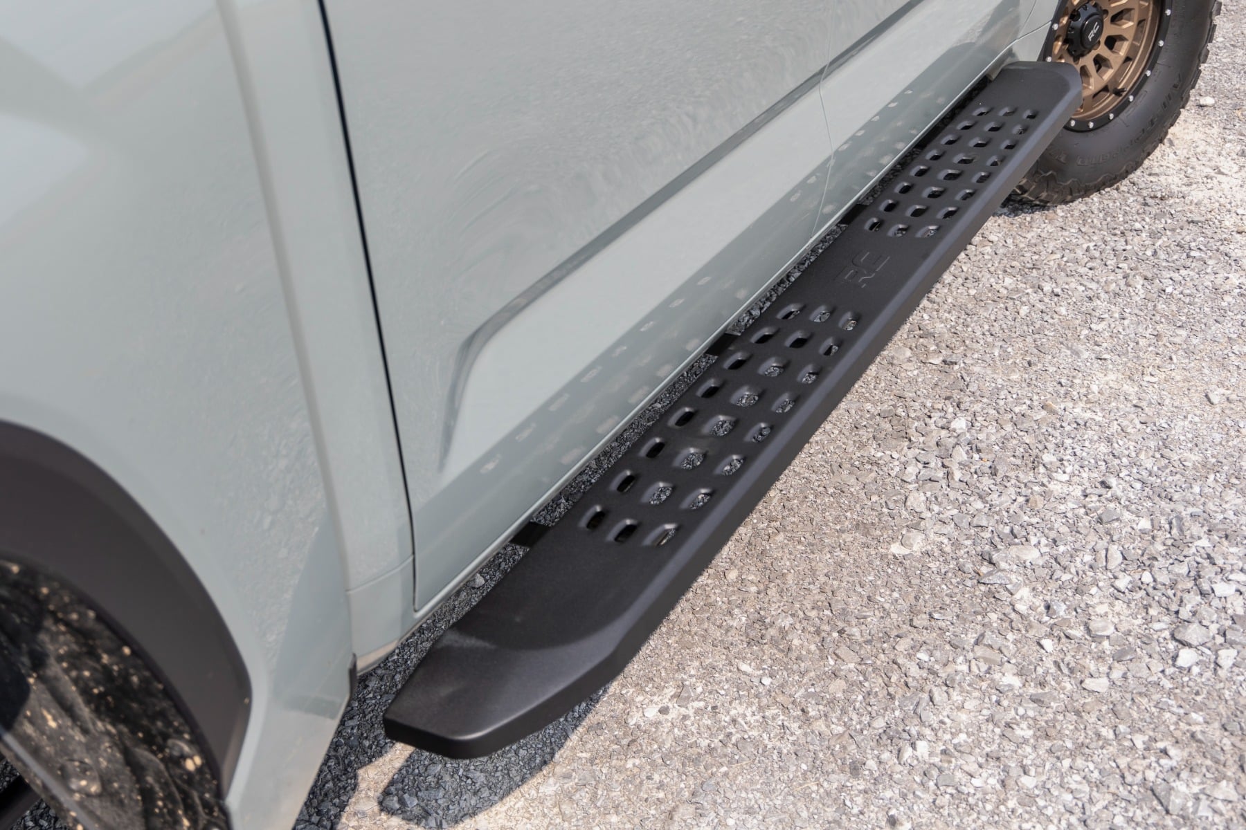 RPT2 Running Board Crew Cab Black Toyota Tundra 2WD/4WD (2022-2026) Rough Country
