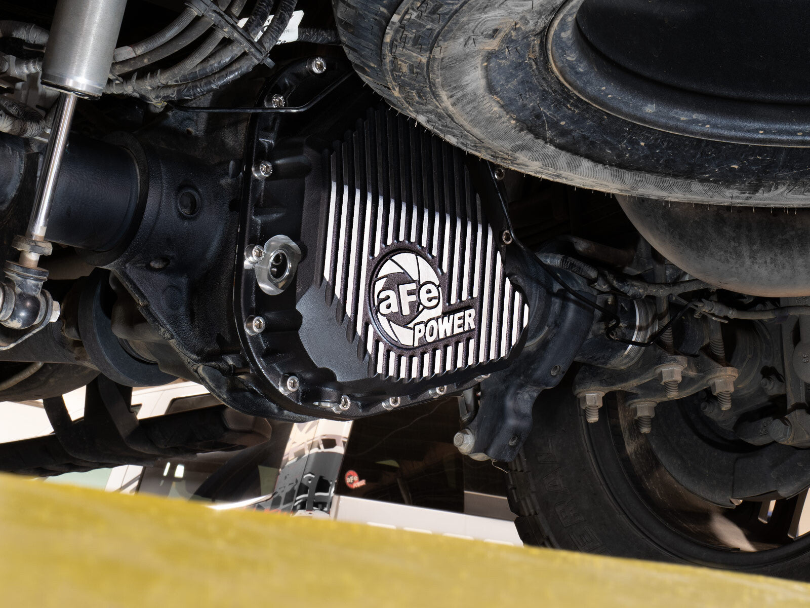 Pro Series Rear Differential Cover Black w/ Machined Fins Ford F-250/350 23-26 V8 (Sterling 11.6) aFe Power