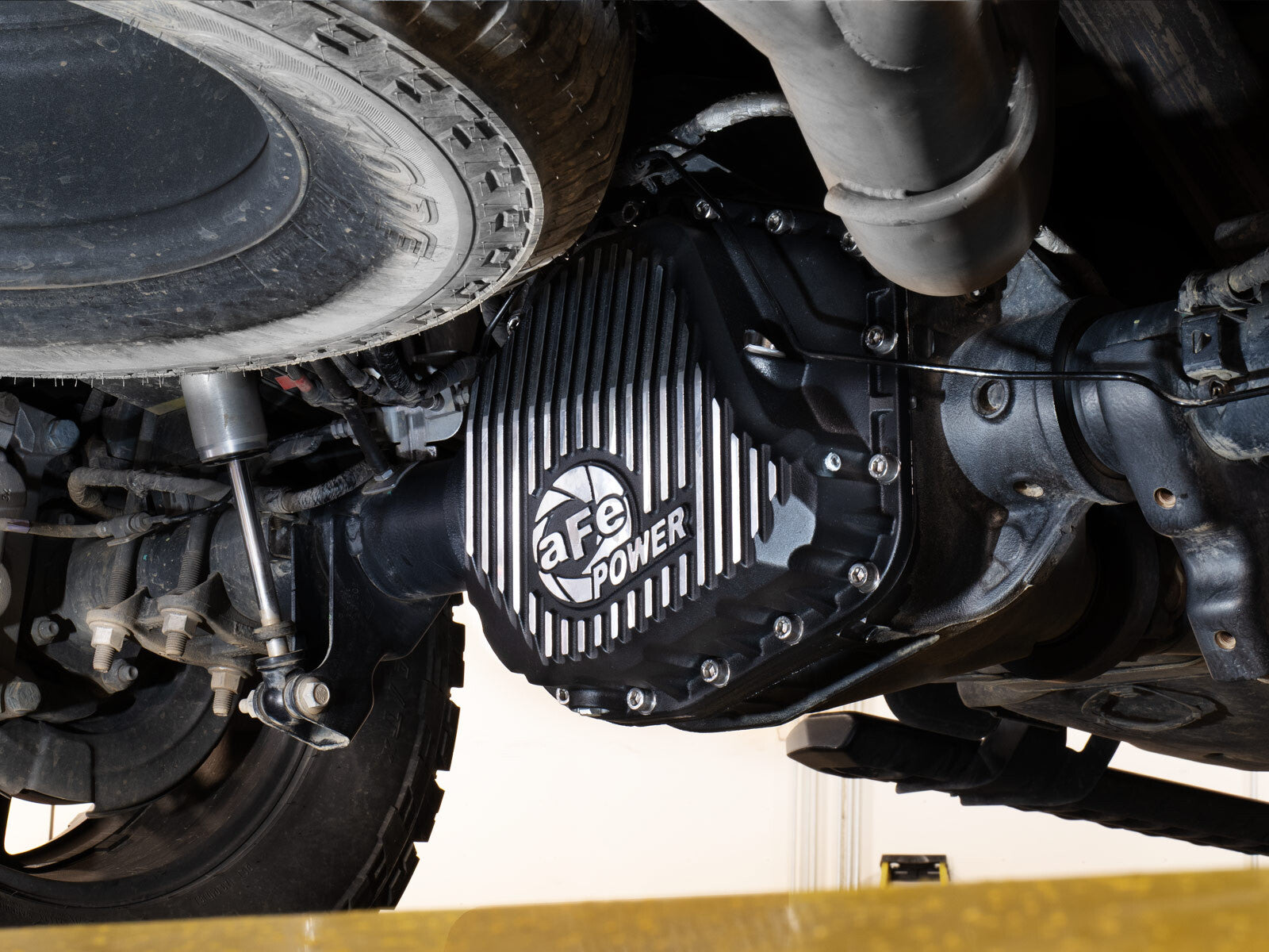 Pro Series Rear Differential Cover Black w/ Machined Fins Ford F-250/350 23-26 V8 (Sterling 11.6) aFe Power