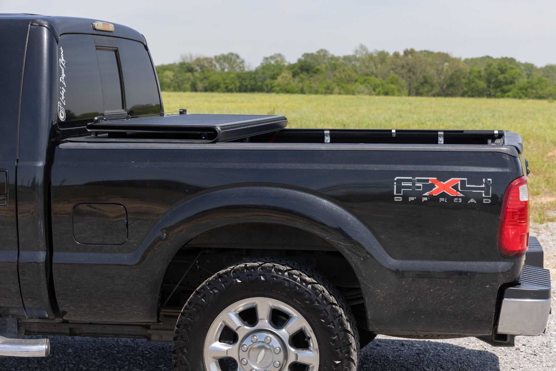 Hard Low Profile Bed Cover 6 Foot 10 Inch Bed Ford F-250/F-350 Super Duty (99-16) Rough Country