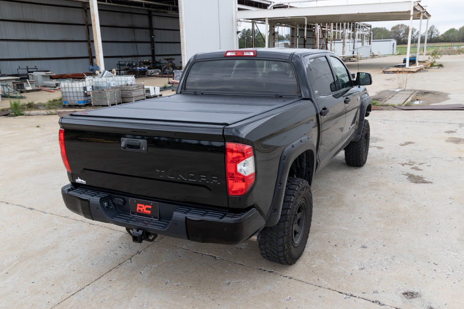 Hard Low Profile Bed Cover 5 Foot 7 Inch Bed Toyota Tundra 2WD/4WD (2007-2021) Rough Country