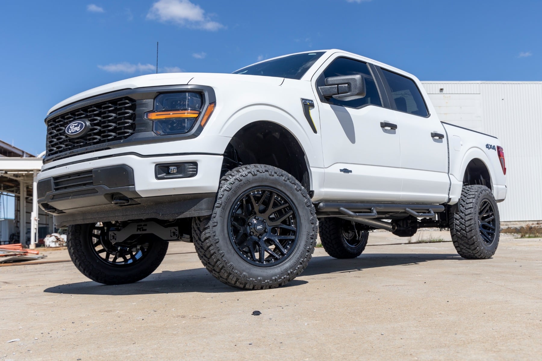 6 Inch Lift Kit M1 Struts/M1 Ford F-150 4WD (2021-2026) Rough Country