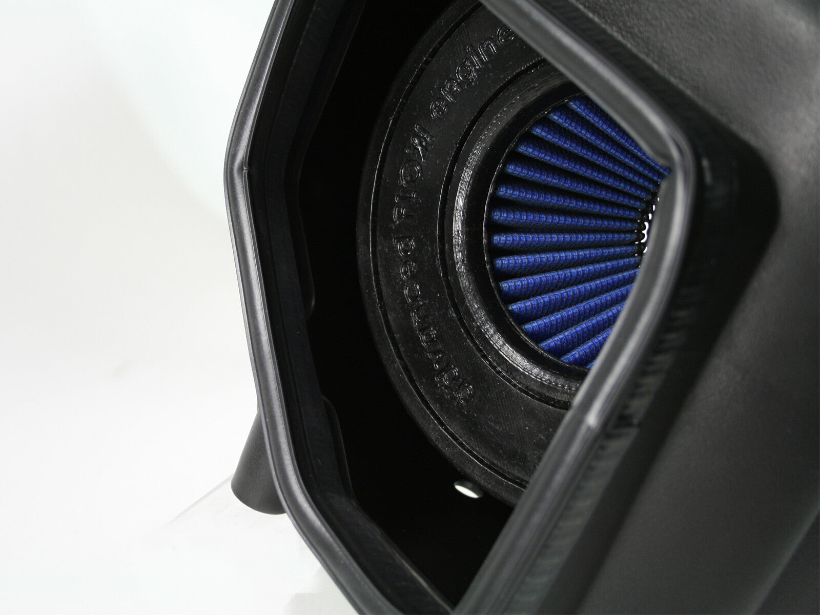 Momentum HD Cold Air Intake System w/ Pro 10R Filter GM Diesel Trucks 11-16 V8-6.6L (td) Lml aFe Power