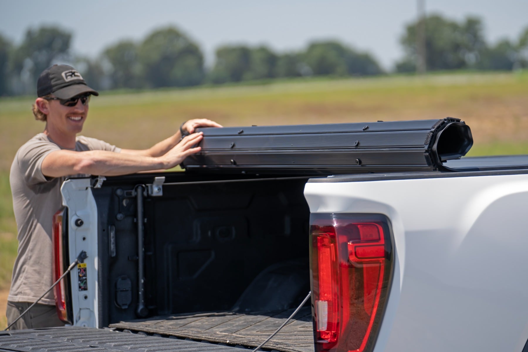 Hard Roll Up Bed Cover 6 Foot 9 Inch Bed Chevy/GMC Silverado/Sierra 2500HD/3500HD (20-26) Rough Country