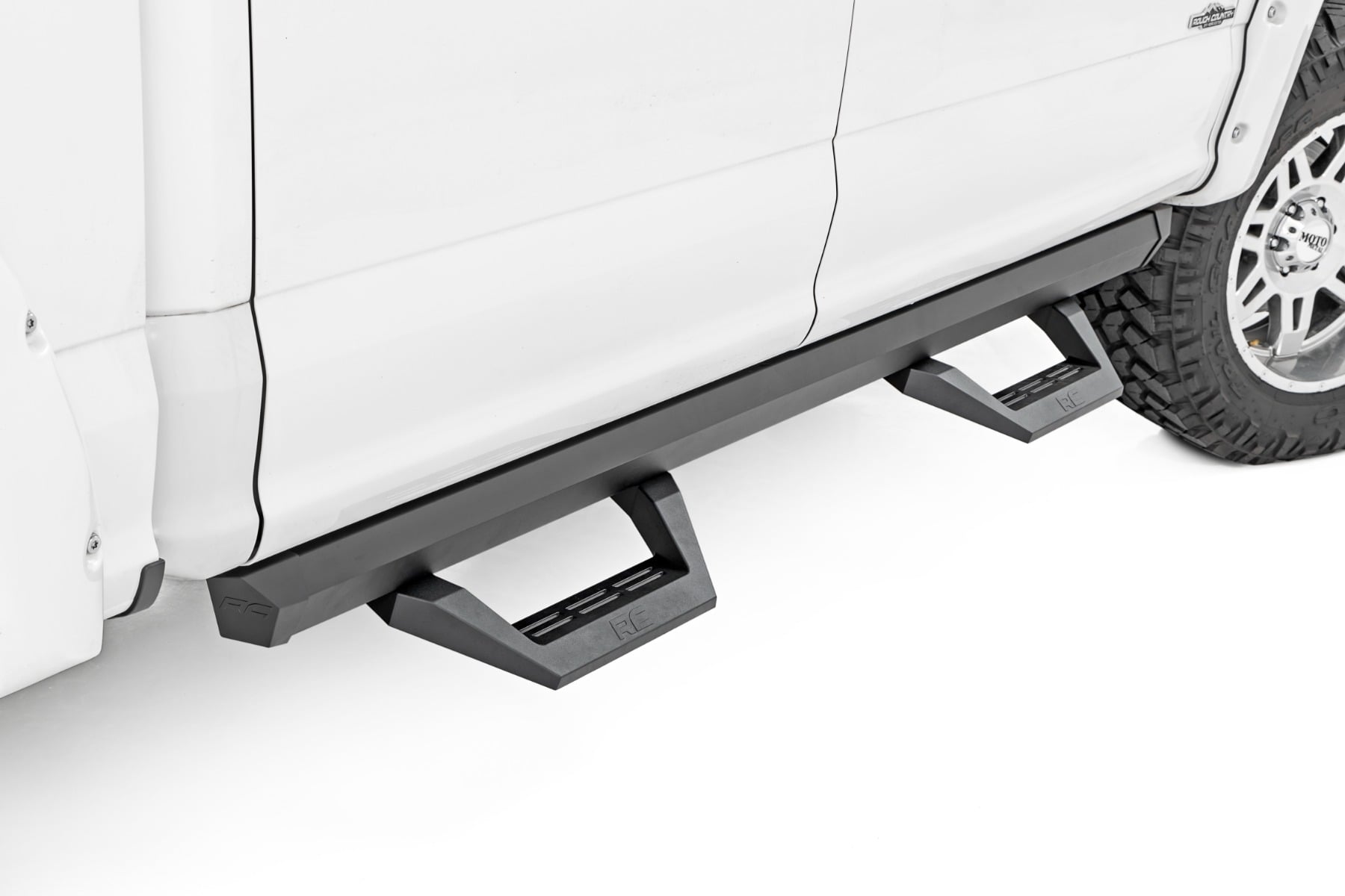 SRX2 Adj Aluminum Step Crew Cab Ford F-150/Lightning/F-250/F-350/Raptor (15-26) Rough Country