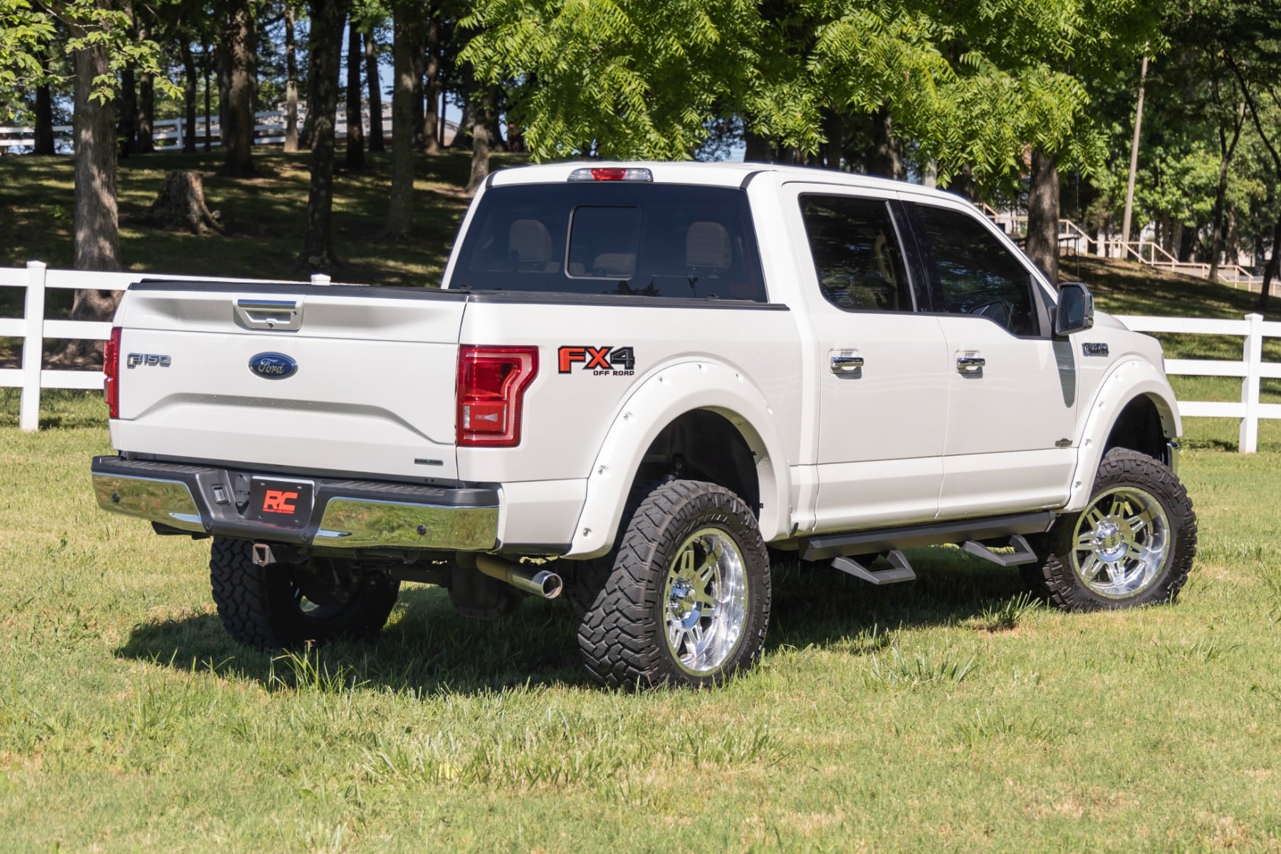 SRX2 Adj Aluminum Step Crew Cab Ford F-150/Lightning/F-250/F-350/Raptor (15-26) Rough Country