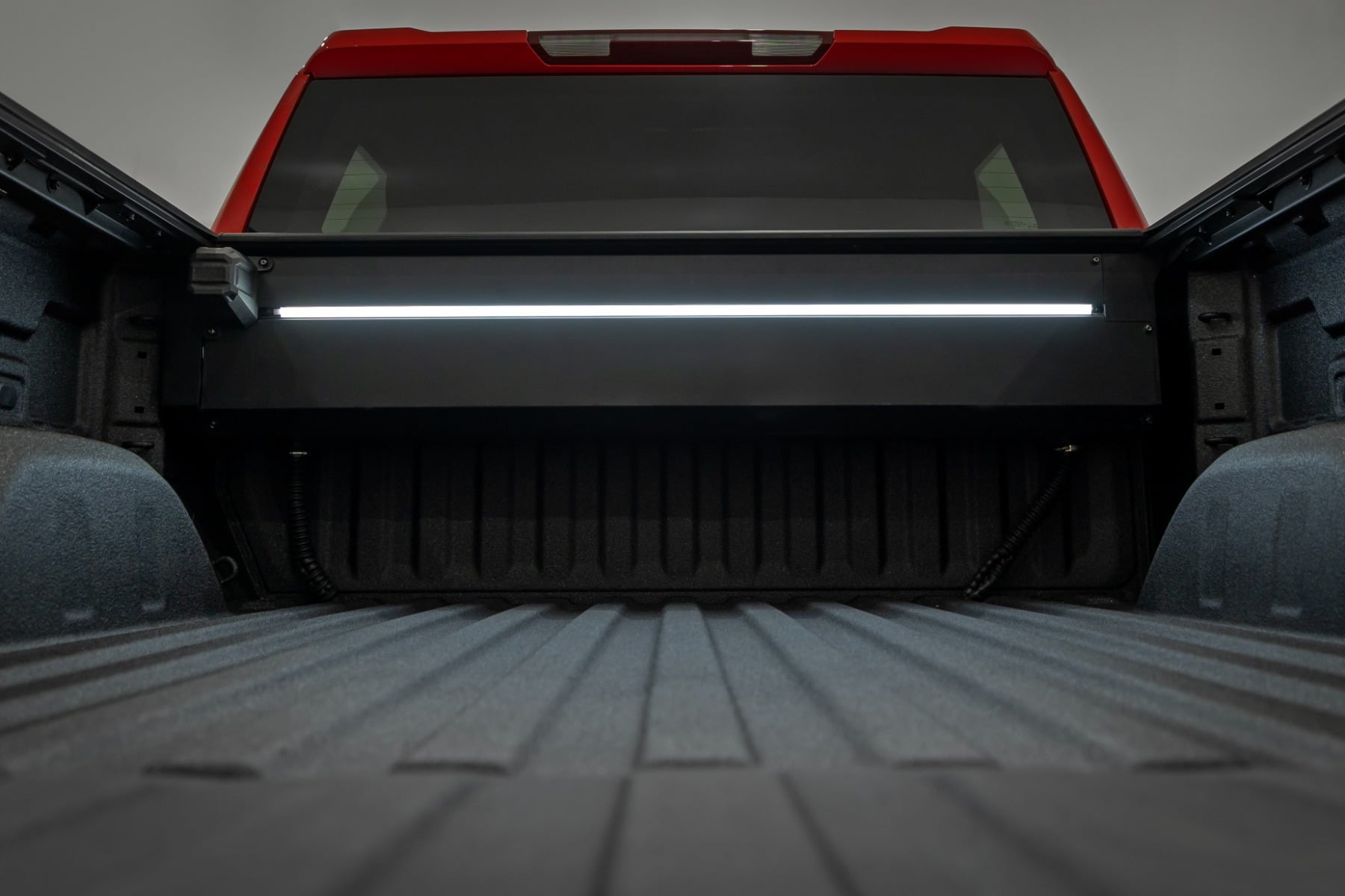 Powered Retractable Bed Cover 5 Foot 10 Inch Bed Chevy/GMC Sierra 1500 (19-26)/Silverado 1500 (19-26) Rough Country