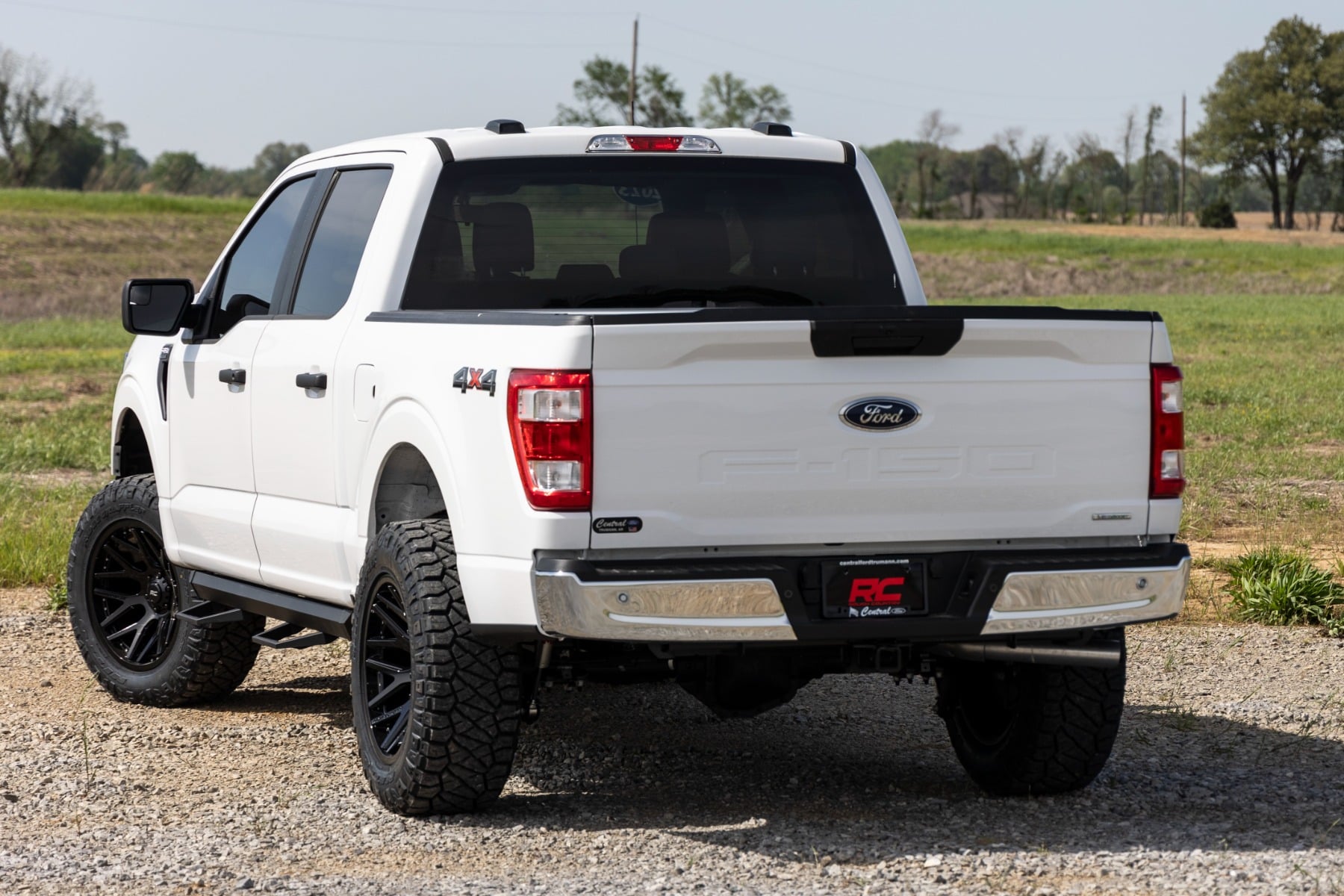 SRL2 Adj Aluminum Step Crew Cab Ford F-150/Lightning/F-250/F-350/Raptor (15-26) Rough Country