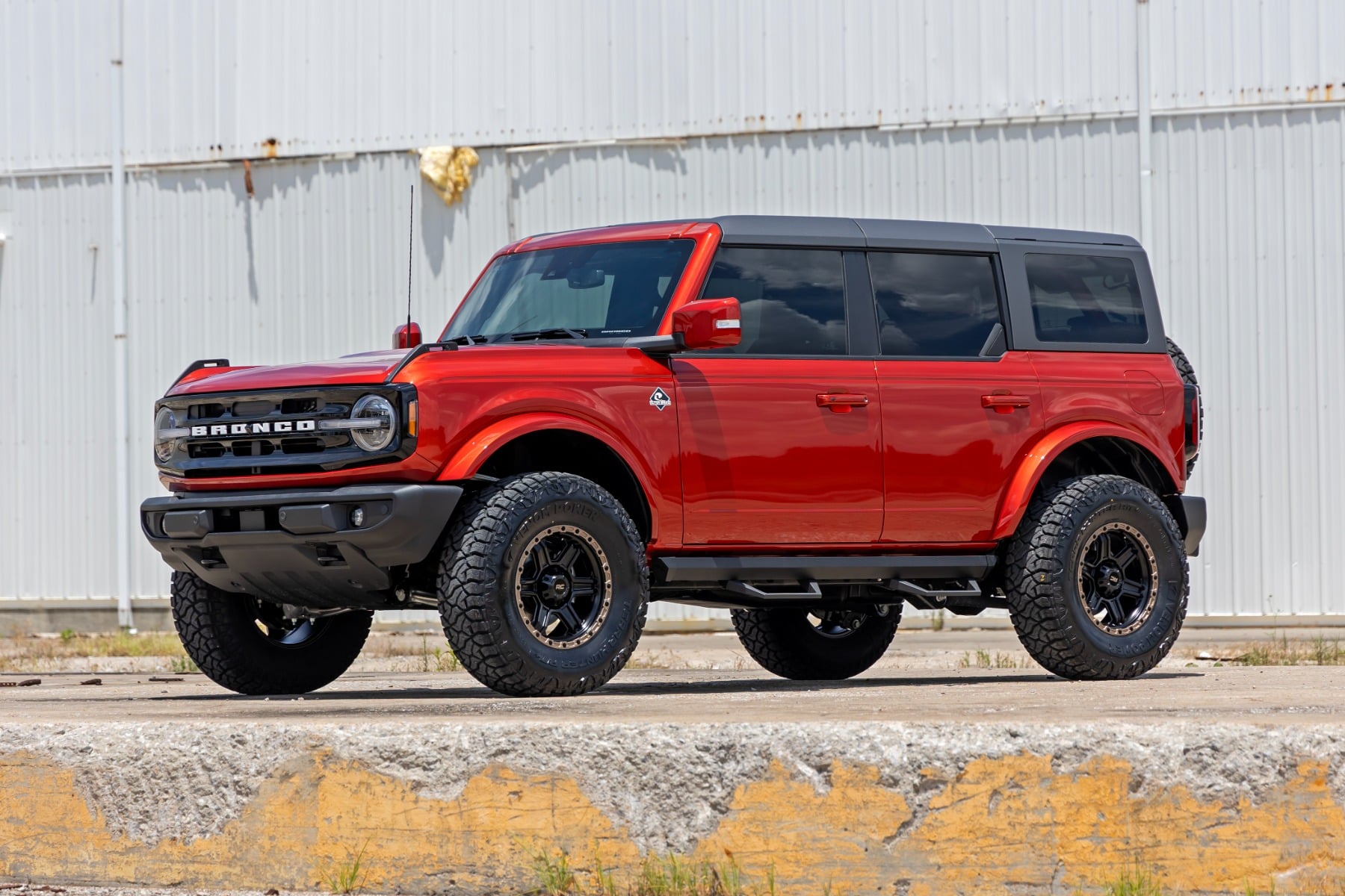 SRL2 Adjustable Aluminum Step 4-Door Ford Bronco 4WD (2021-2025) Rough Country