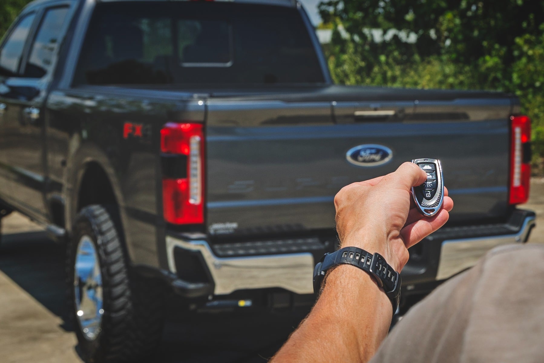 Powered Retractable Bed Cover 6 Foot 10 Inch Bed Ford F-250/F-350 Super Duty (17-26) Rough Country