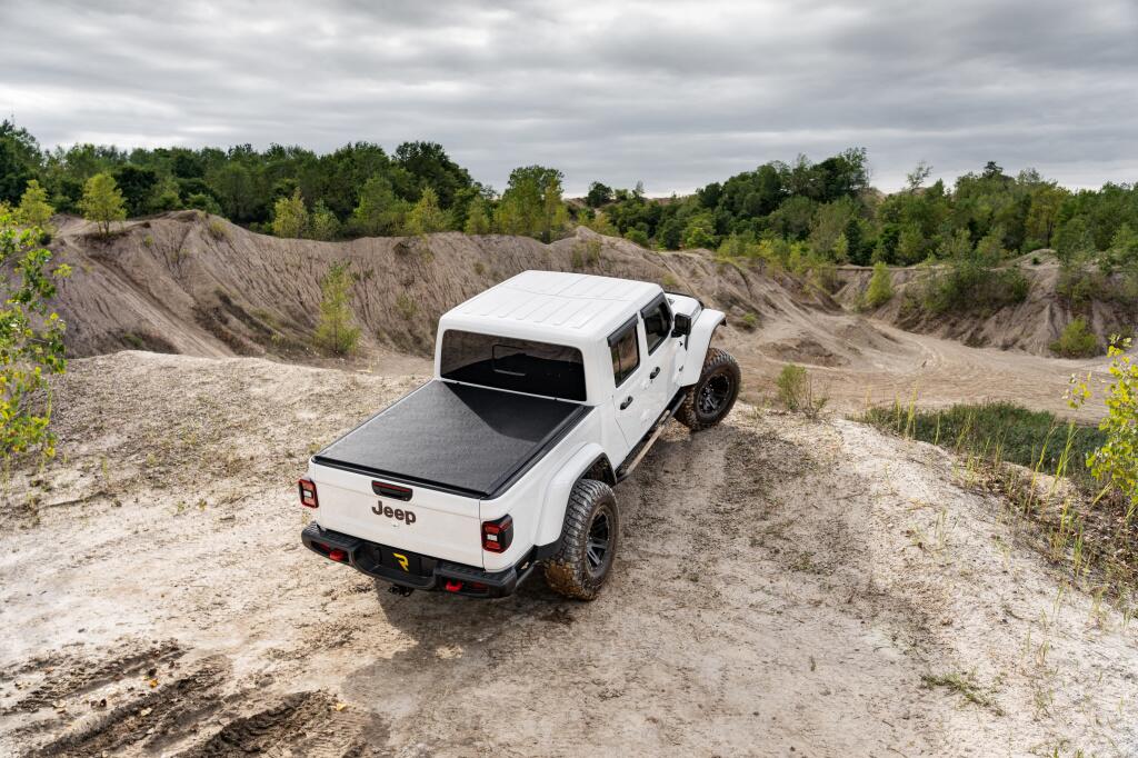 Lo Pro Tonneau Cover Black 2020-2027 Jeep Gladiator with or without Trail Rail System Truxedo