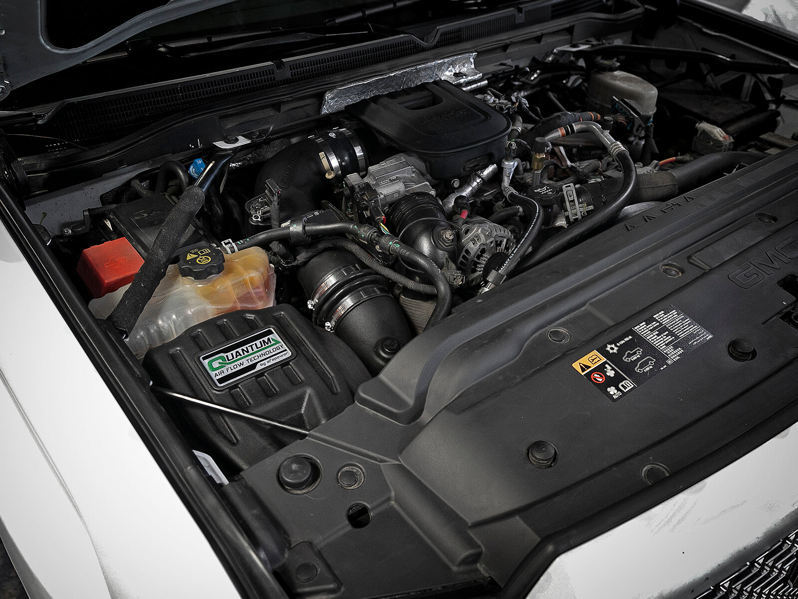 Quantum Cold Air Intake System w/ Pro 5R Filter GM Diesel Trucks 11-16 V8-6.6L (td) Lml aFe Power