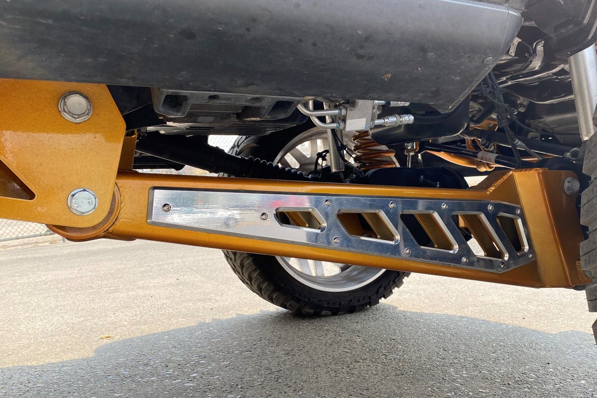 McGaughy's 8 Inch Premium Lift Kit 2019-2024 Dodge Ram 2500 Radius Arms 4WD with Rear Air Suspension