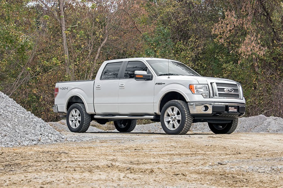 2 Inch Lift Kit M1 Struts/M1 Ford F-150 4WD (2009-2013) Rough Country