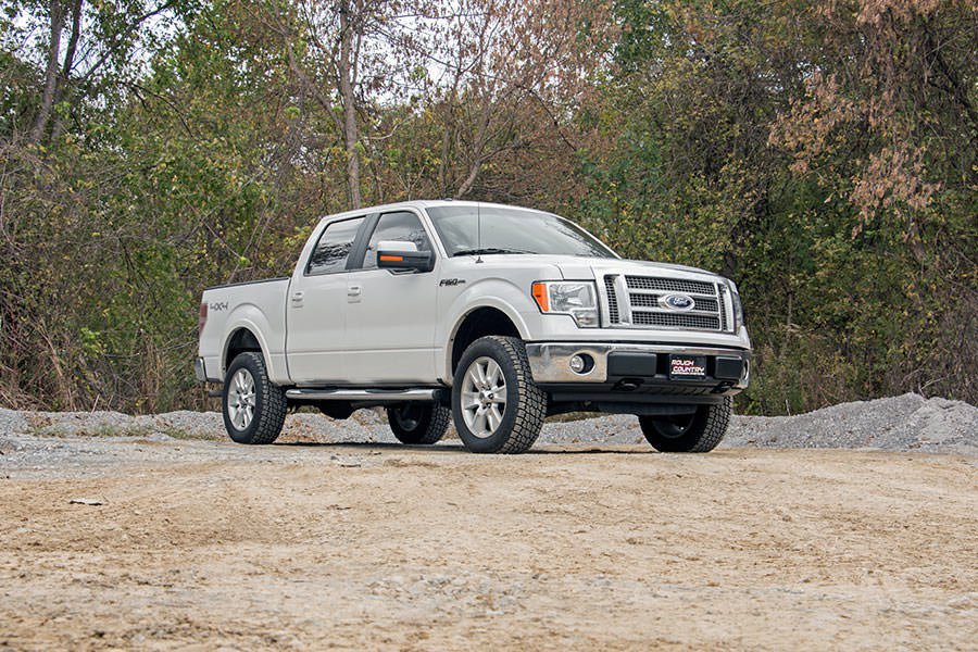 2 Inch Leveling Lift Kit w/V2 Shocks 09-13 F-150 Rough Country