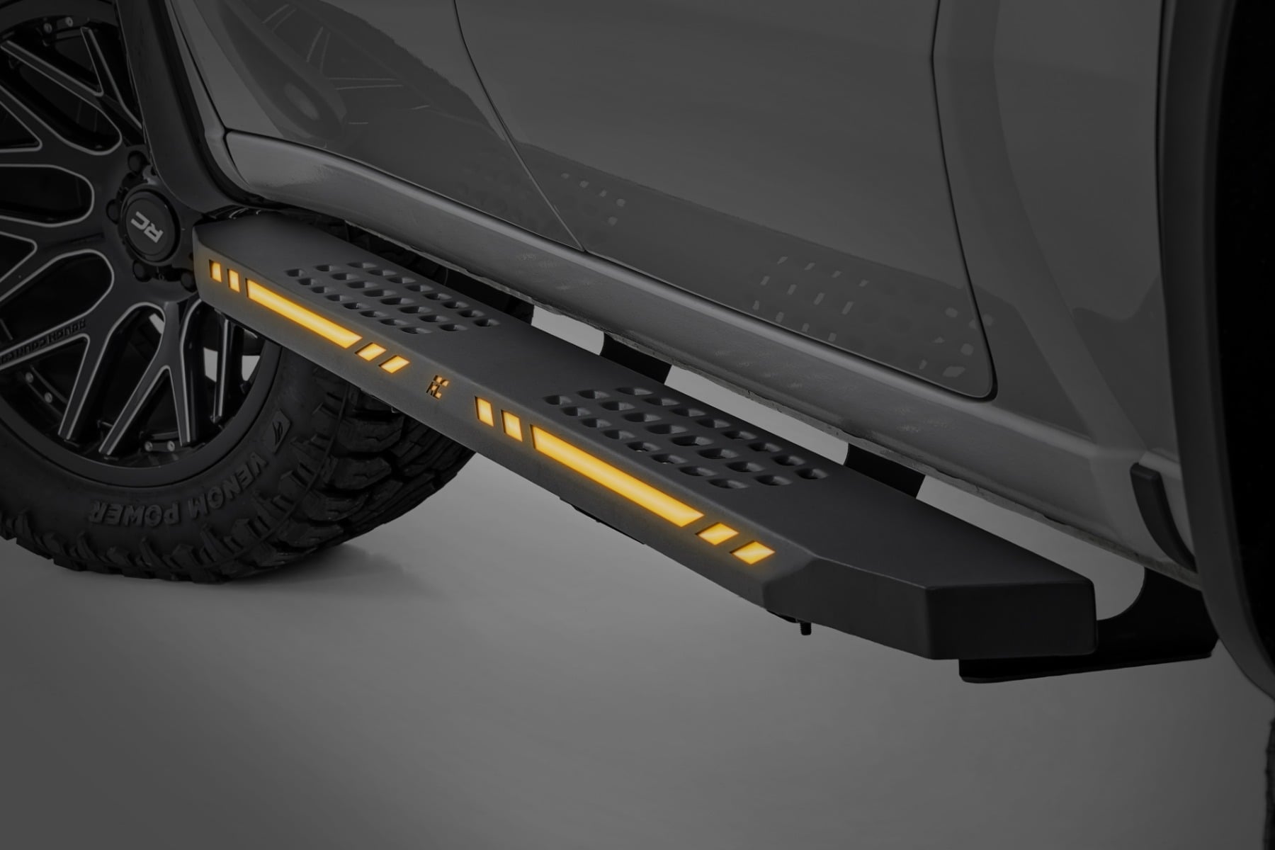 AC2 Running Boards Amber/White Crew Cab Silverado/Sierra 1500/2500HD/3500HD (19-26) Rough Country