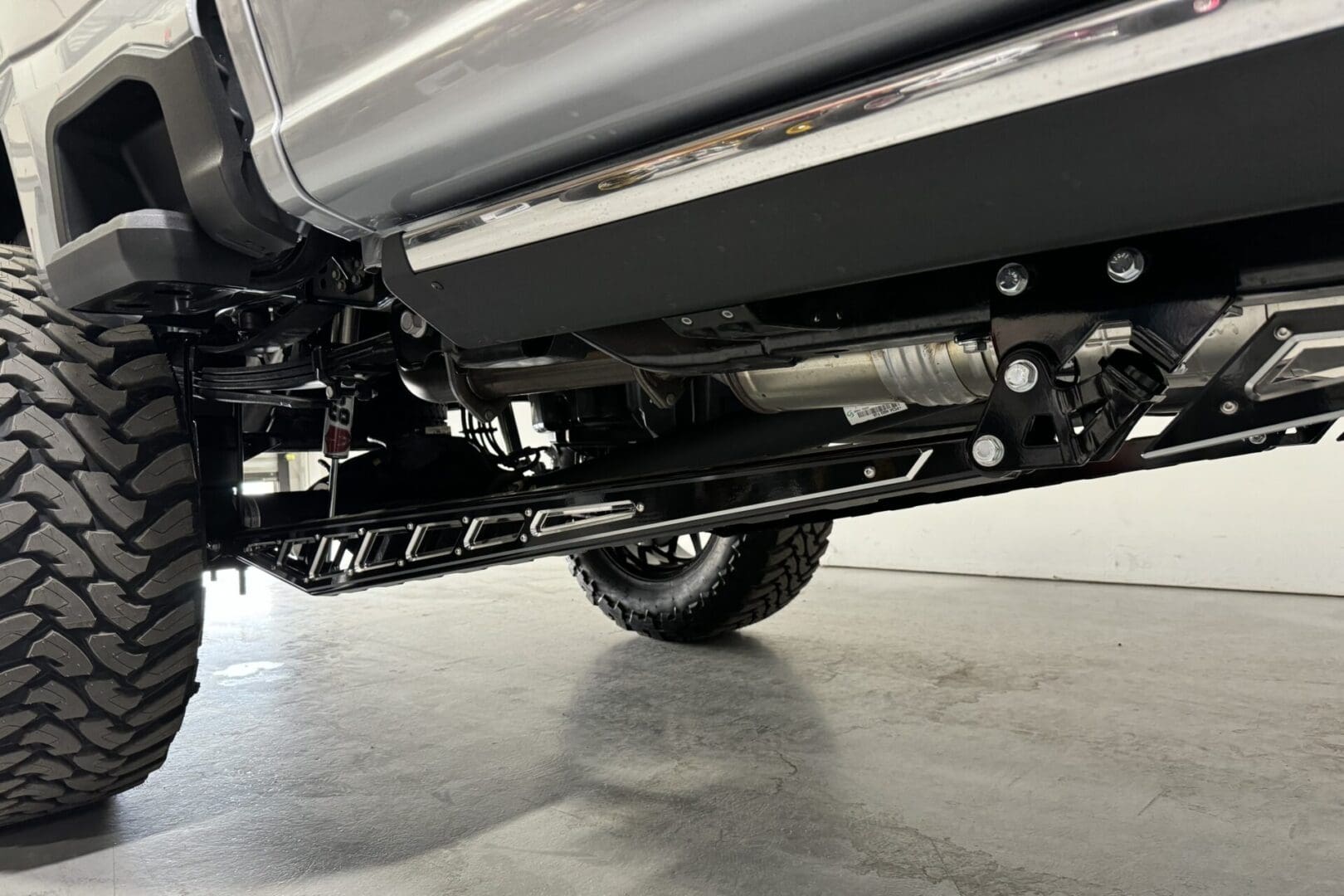 McGaughy's Premium S/S Traction Bar Kit 2023-2026 Ford F-350 4WD Crew Cab Short Bed