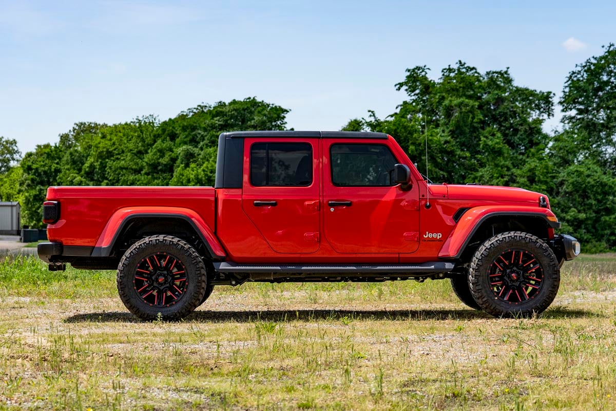2.5 Inch Leveling Kit Spacers V2 Jeep Gladiator JT 4WD (2020-2023) Rough Country