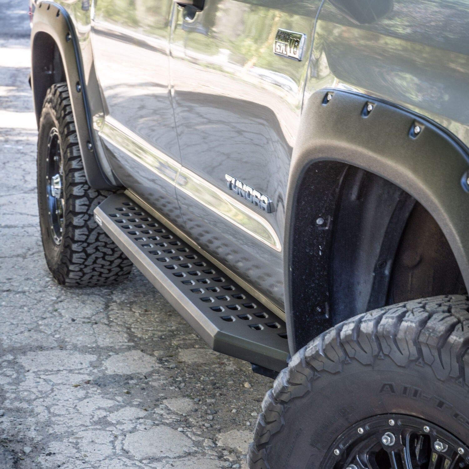 RB20 Running Boards With Mounting Brackets Textured Black 2015-2018 Silverado/Sierra 2500 HD/3500 HD Go Rhino