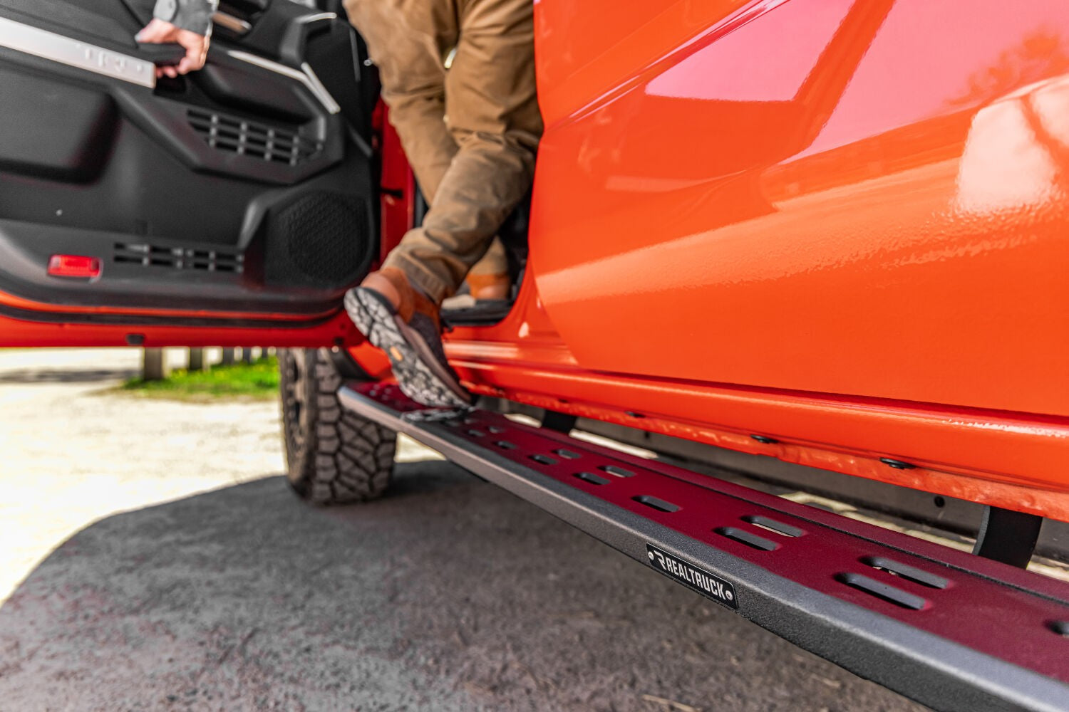 RB20 Slim Line Running Boards with Mounting Bracket Kit Protective Bedliner coating 2024-2026 Toyota Tacoma Extended Cab Go Rhino