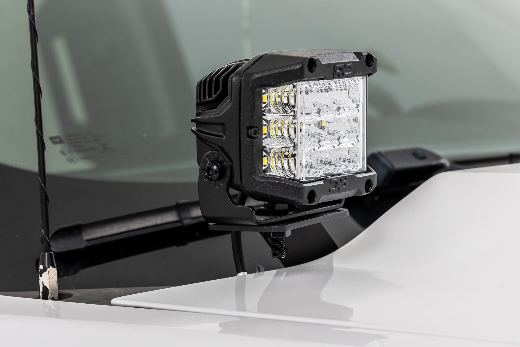 LED Ditch Light Kit 3in OSRAM Pair Wide Silverado/Sierra 1500 (14-18 & Classic) Rough Country