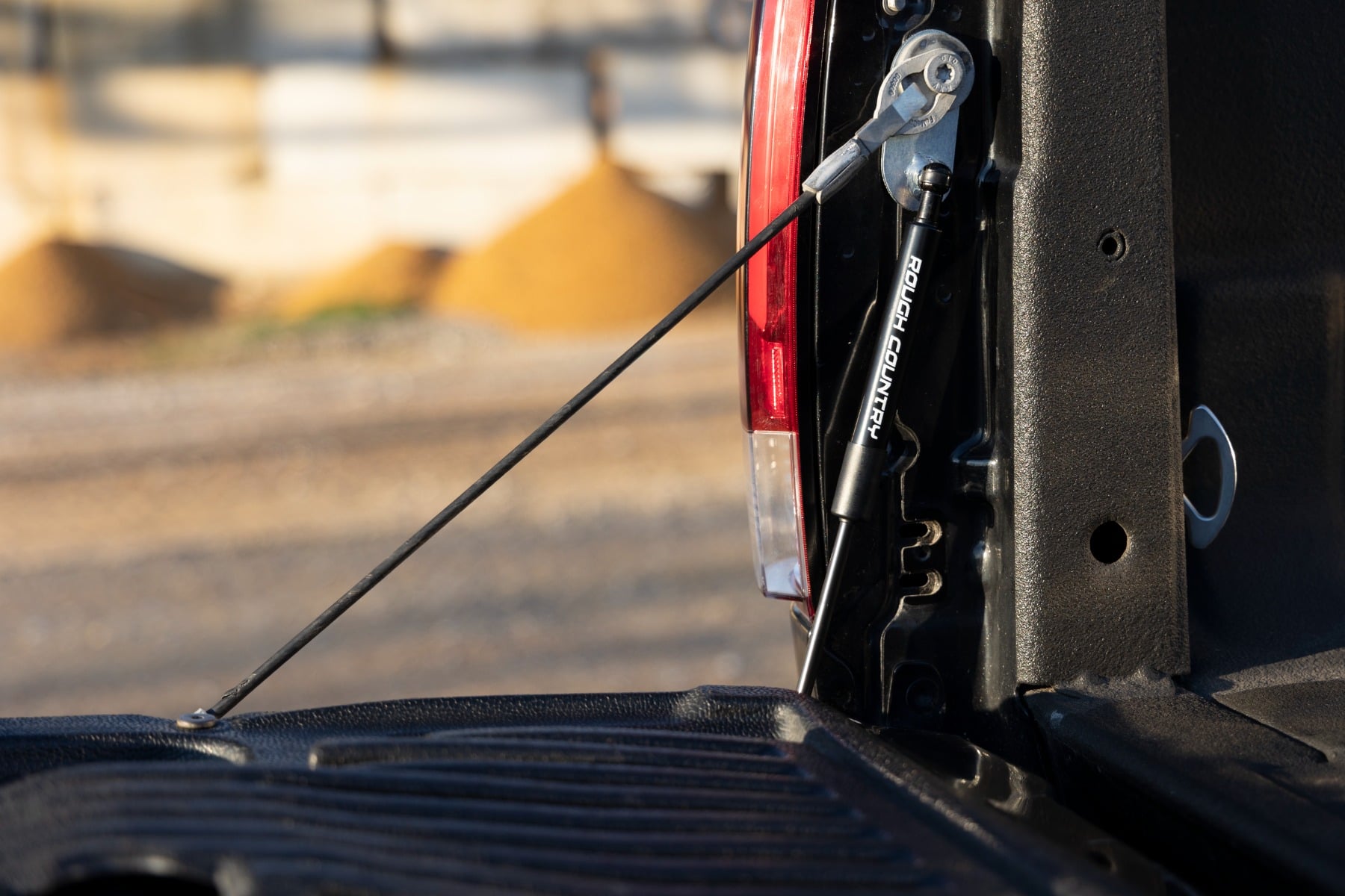 Tailgate Assist Ford F-250/F-350 Super Duty 2WD/4WD (1999-2016) Rough Country