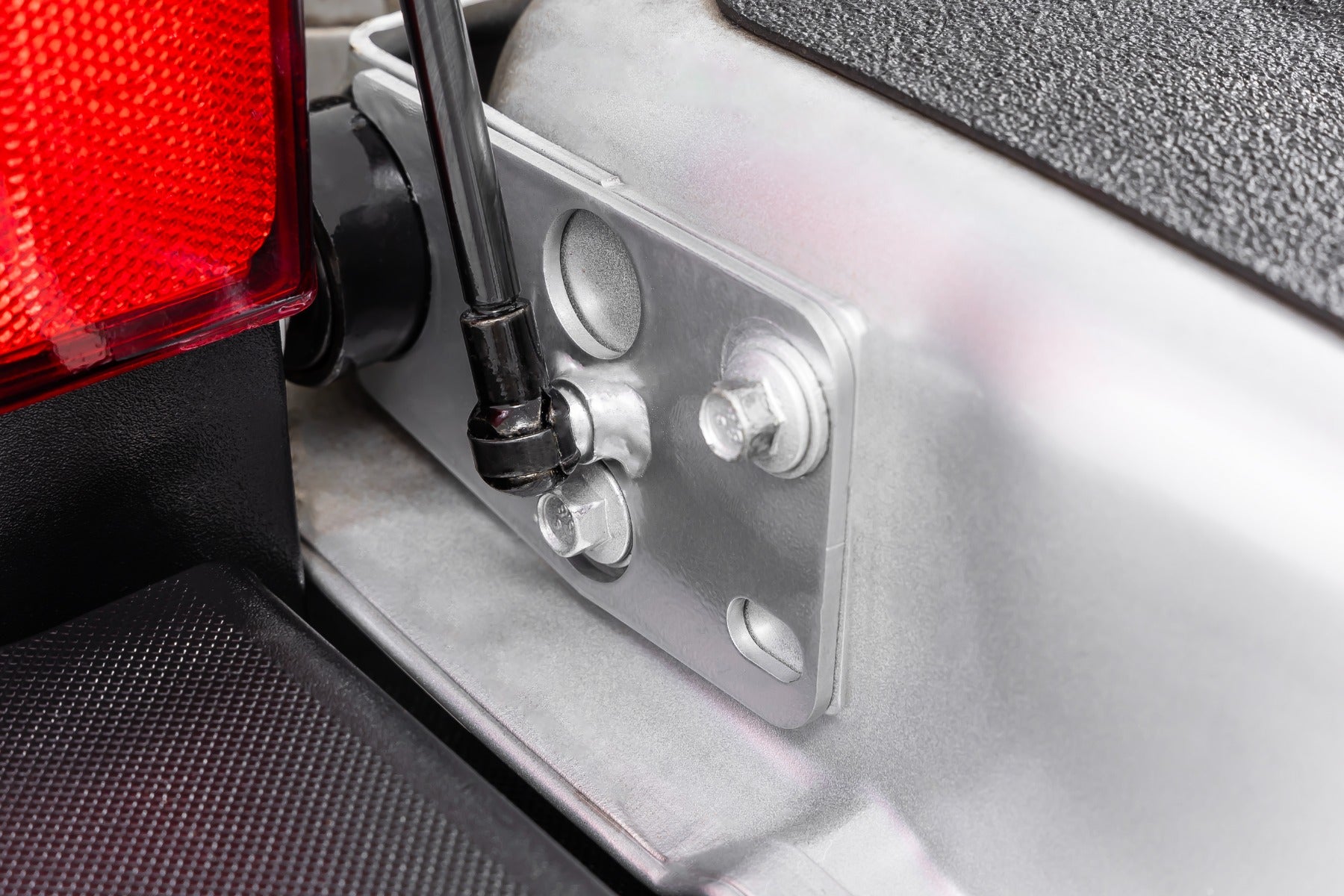 Tailgate Assist Ford F-150/F-250/F-350 2WD/4WD (2015-2026) Rough Country