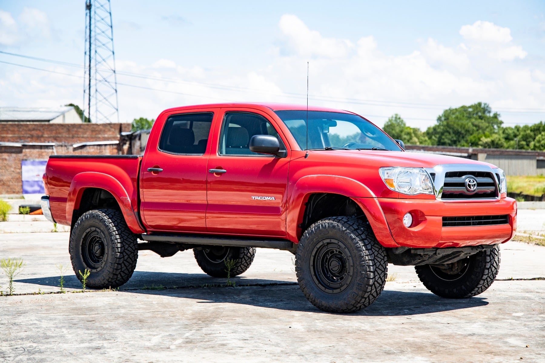 3.5 Inch Lift Kit Red UCA M1 Struts w/ Rear Leaf Springs Toyota Tacoma 2WD/4WD (2005-2023) Rough Country