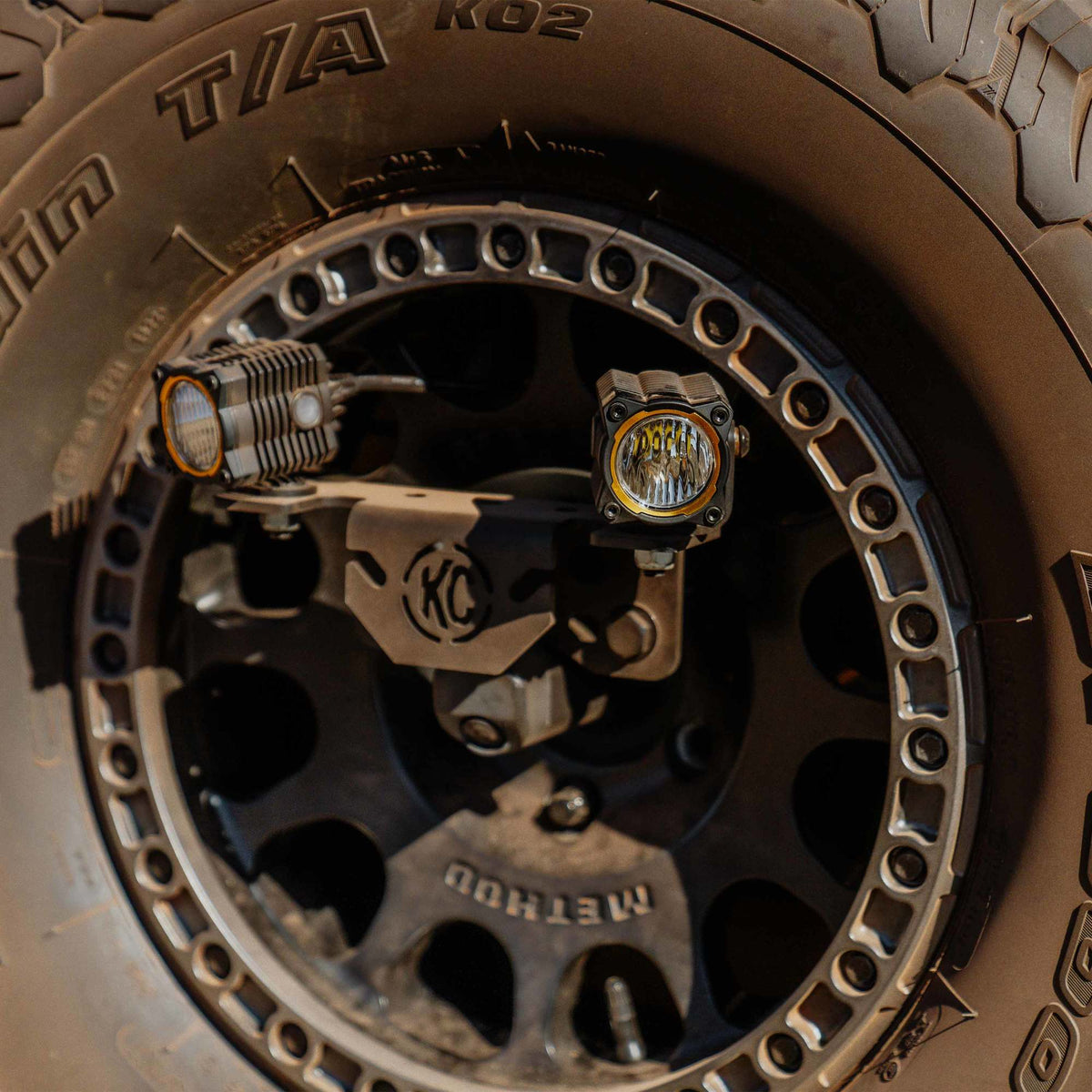 Spr Tir Carr (M14x1.5 Lug) 18+ Jeep Wrangler JL /21+ Ford Bronco Raptor KC HiLiTES
