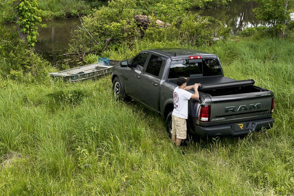 Deuce Tonneau Cover Black 2023-2026 Colorado/Canyon 5 Foot 2 Inch Bed Truxedo