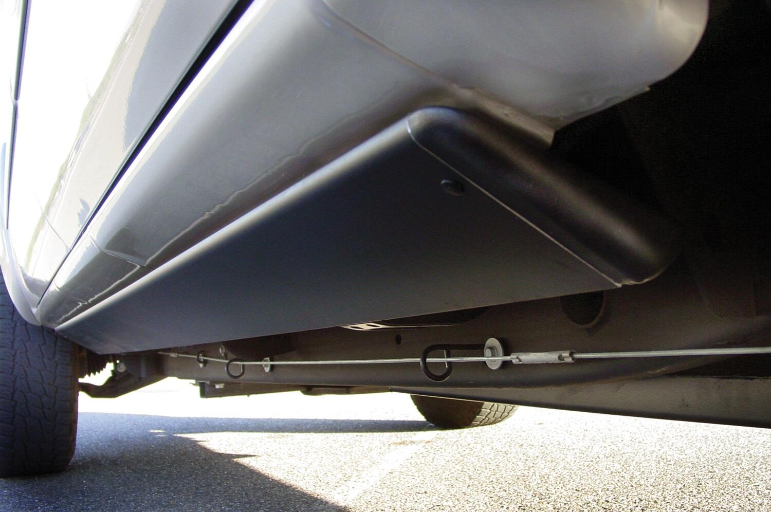 PowerStep Electric Running Boards For 2002-2006 Cadillac Escalade 2001-2006 Avalanche 2000-2006 Tahoe/Suburban/Yukon AMP Research