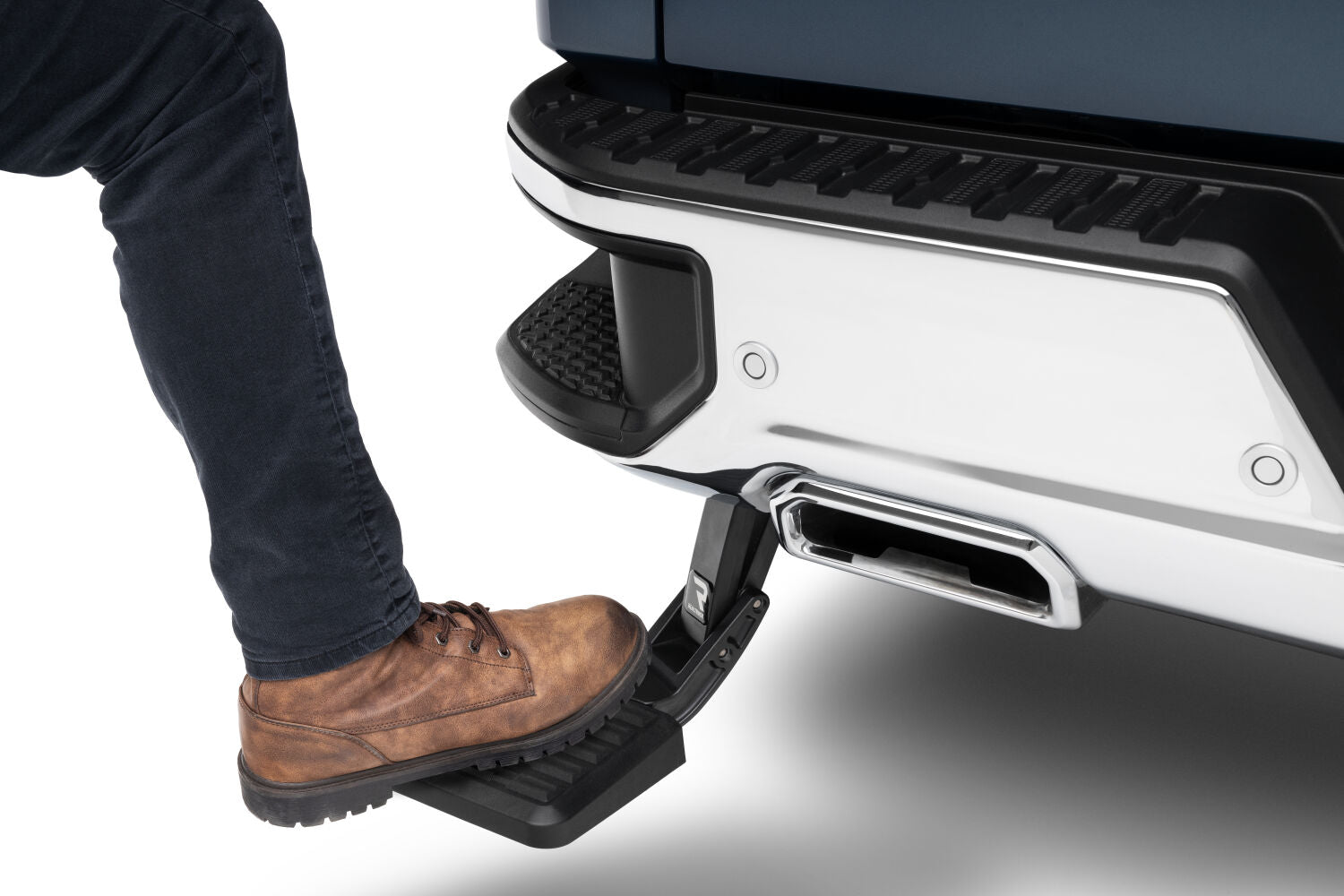 Bedstep Retractable Bumper Step 19-26 Chevy/GMC Silverado/Sierra 1500 2022 Silverado LTD/Sierra Limited AMP Research