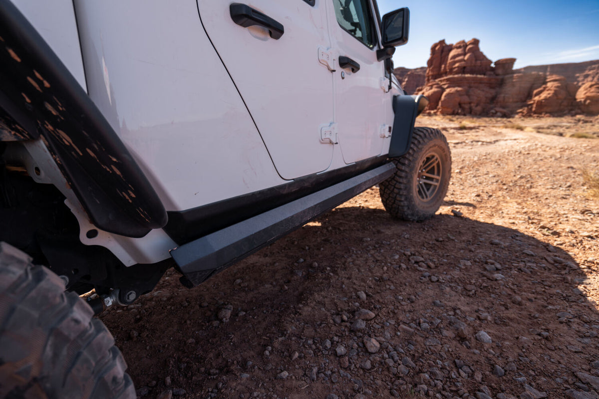 PowerStep XL Electric Boards For 2020-2026 Jeep Gladiator AMP Research