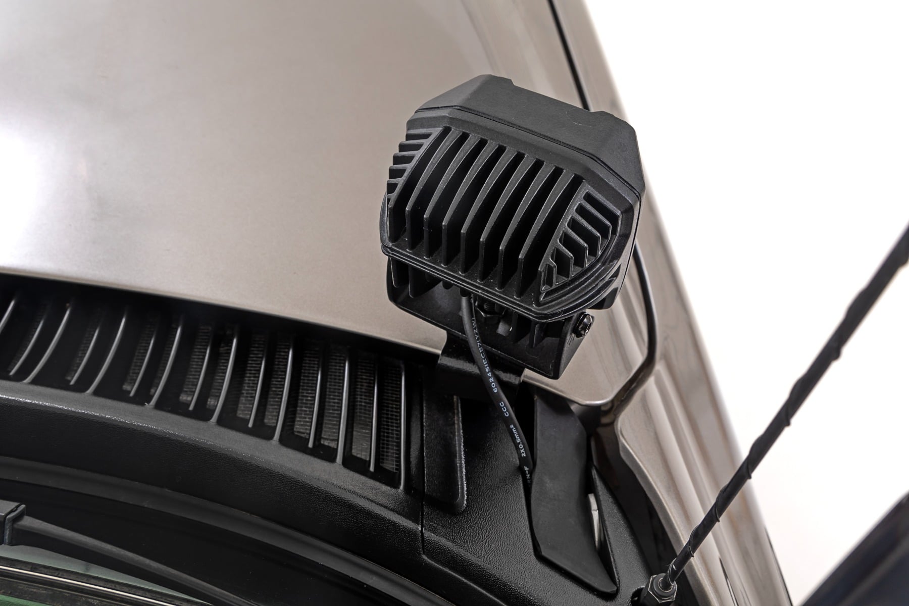 LED Light Kit Ditch Mount 3 Inch OSRAM Wide Chevy Silverado 1500 (99-06)/Tahoe (00-06) Rough Country