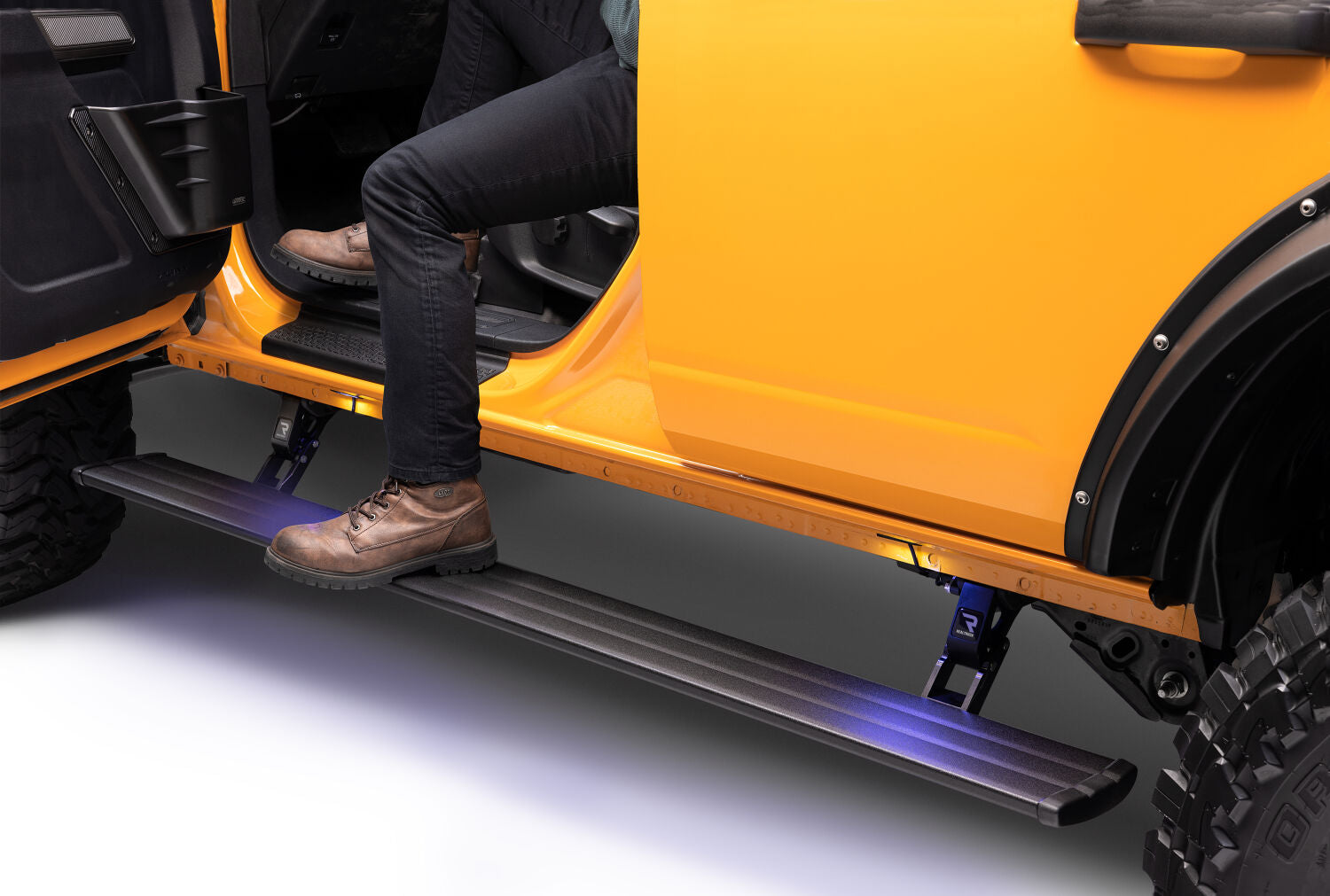PowerStep SmartSeries Running Boards 21-24 Ford Bronco AMP Research